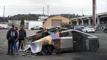 Disparos, incendios y vandalismo: ¿qué está pasando con Tesla en Estados Unidos?