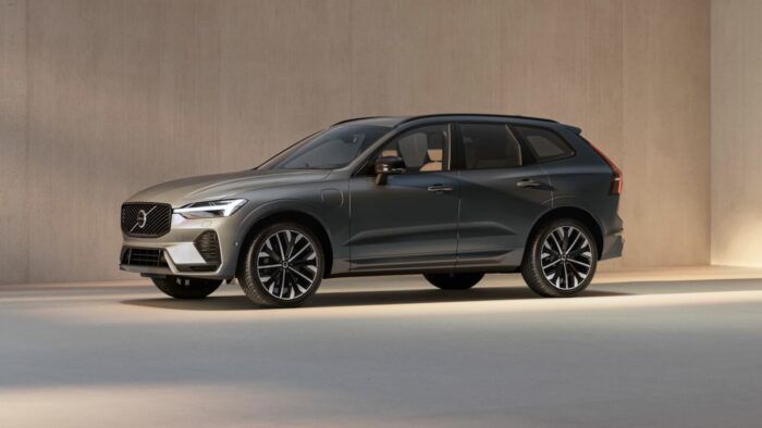 Volvo XC60 T8 2025 4 700x394