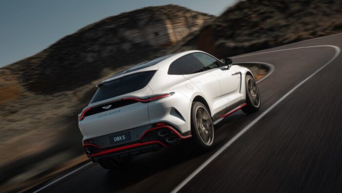 Aston Martin DBX S 7 700x394