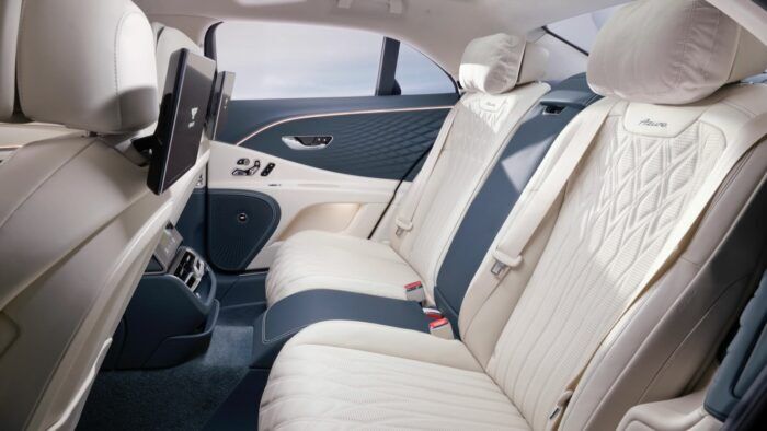 Bentley Flying Spur Azzure High Performance Hybrid V8 2025 Interior 2 700x394
