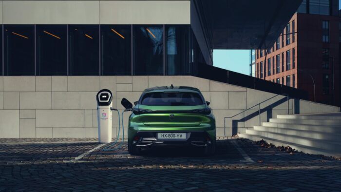 Peugeot Plug In Hybrid 195 1 700x394