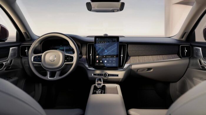 Volvo S90 T8 Recharge 2025 Interior 13 700x394