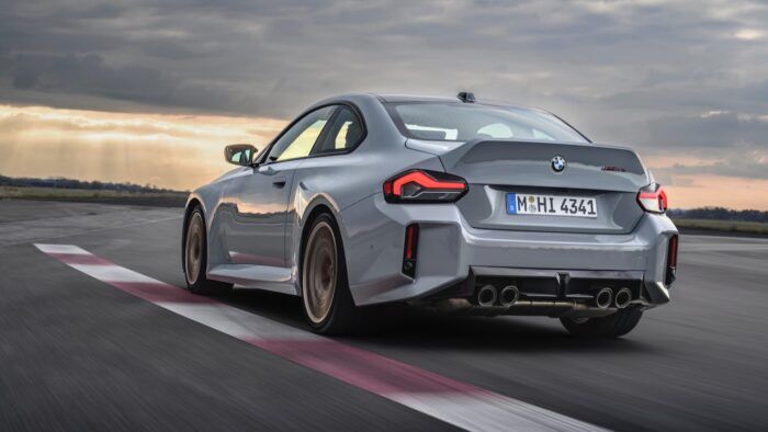 BMW M2 CS 2025 40 700x394