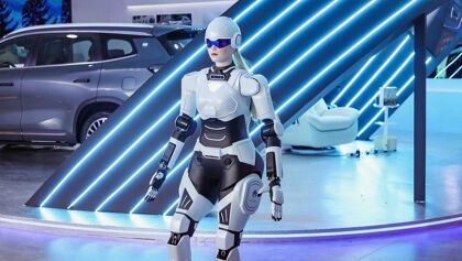 ¿Cerrarías la compra de un coche con un robot? Es lo que plantea este fabricante chino