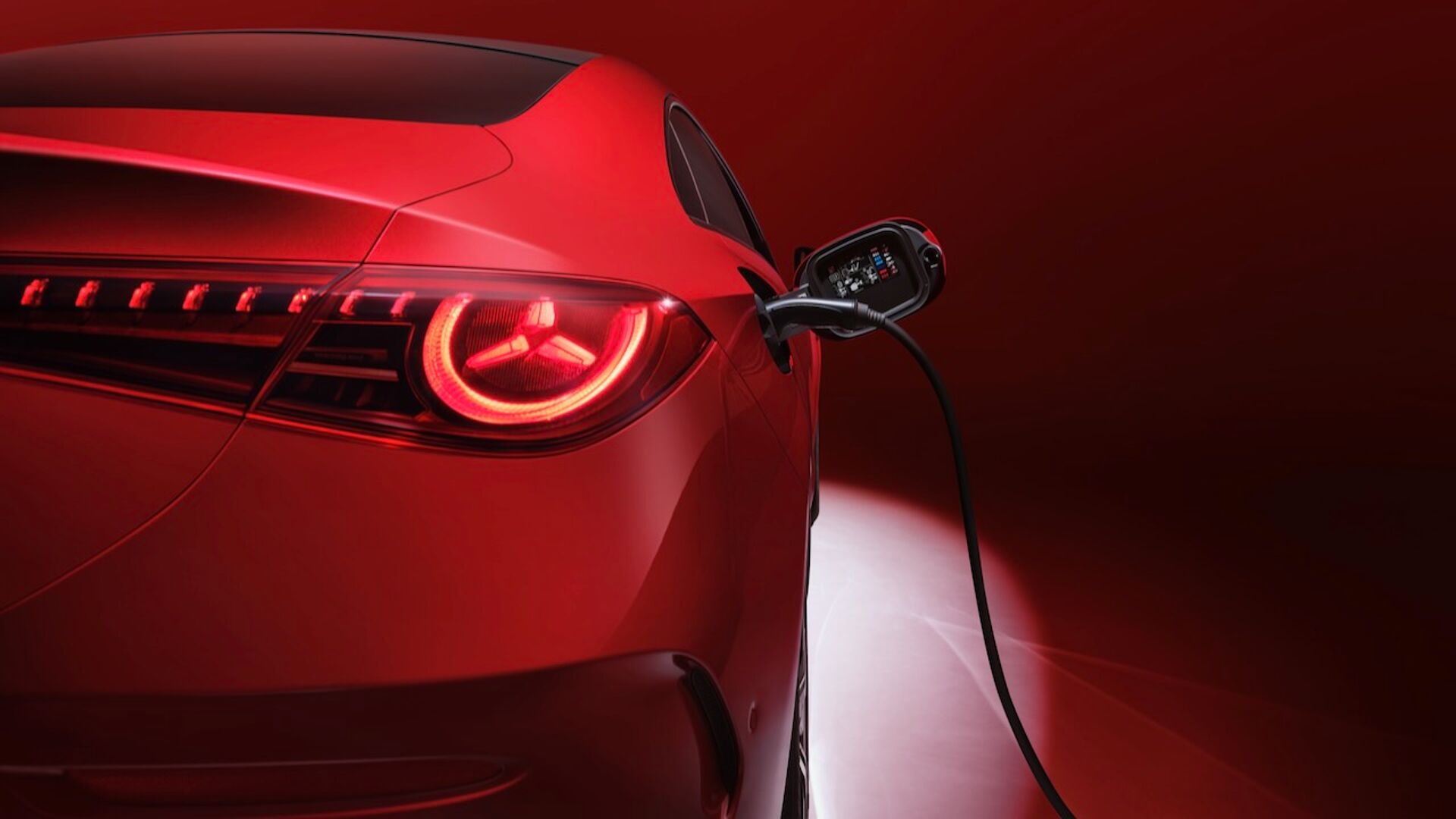 El Mercedes CLA eléctrico tiene carga ultrarrápida, pero no es compatible con las más extendidas