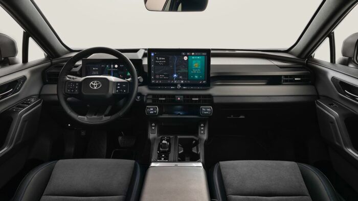 Toyota RAV4 PHEV Core 2026 Interior 2 700x394