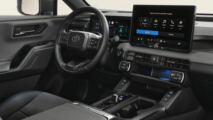 Toyota RAV4 PHEV Core 2026 Interior 9 700x394