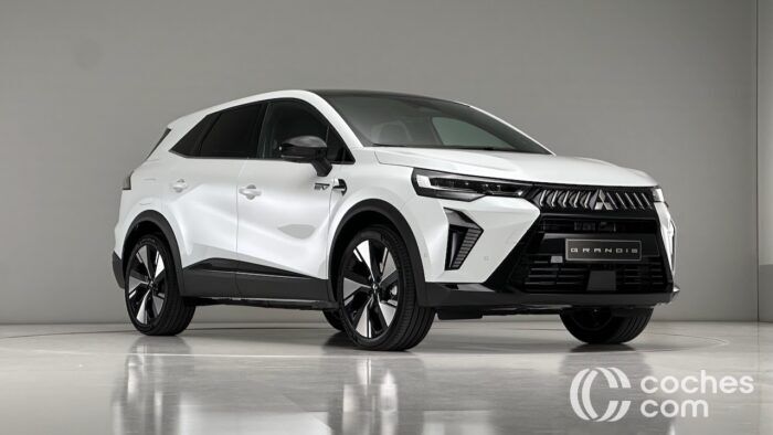 Mitsubishi Grandis Contacto 03 700x394