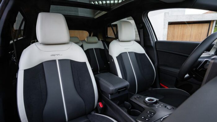 Kia Sportage GT Line 2026 Interior 7 700x394