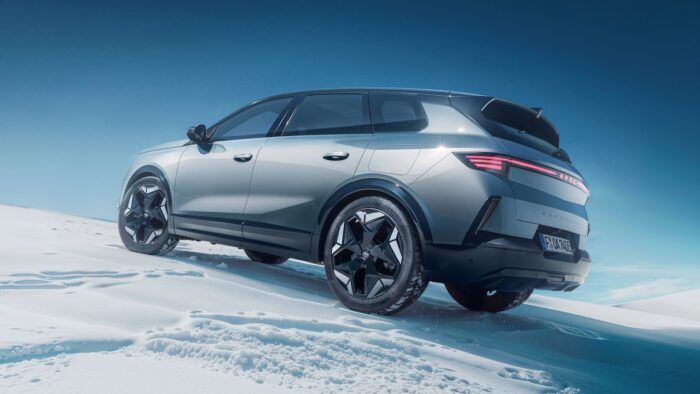 Opel Grandland Electric AWD 5 700x394