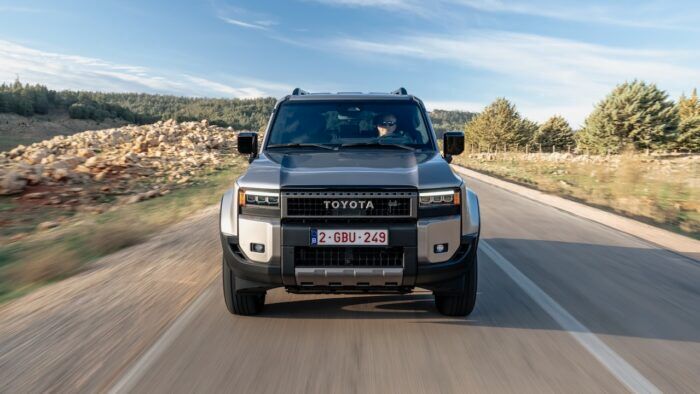 Toyota Land Cruiser Hybrid 48V 3 700x394