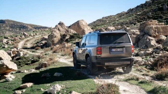 Toyota Land Cruiser Hybrid 48V 5 700x394