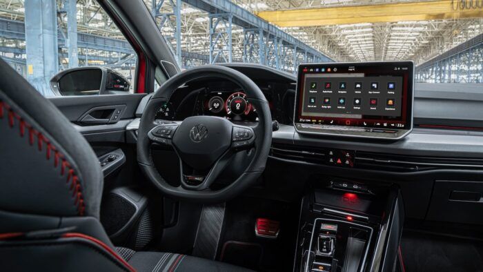 Volkswagen Golf GTI Edition 50 16 700x394