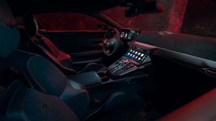 Aston Martin Vantage S 13 700x394