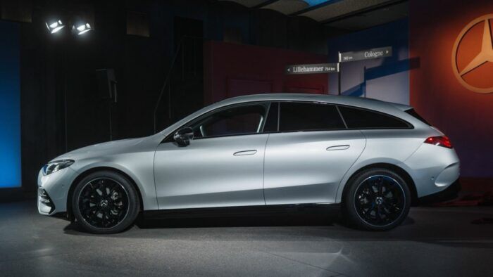 Mercedes CLA 350 4MATIC Shooting Brake EQ Technology AMG Line 2026 1 700x394