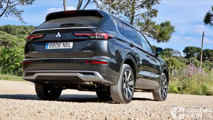 Mitsubishi Outlander PHEV 2025 Prueba 12 700x394