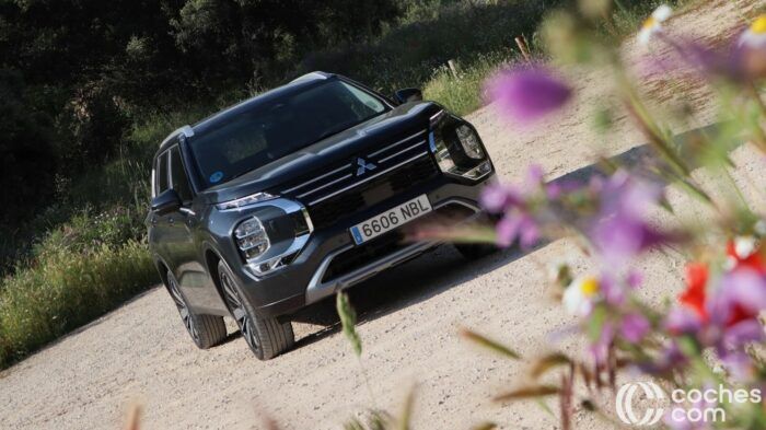 Mitsubishi Outlander PHEV 2025 Prueba 9 700x393