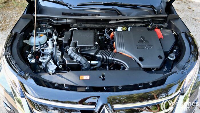 Mitsubishi Outlander PHEV 2025 Prueba Motor 1 700x394