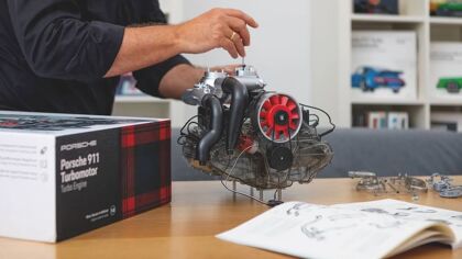 Monta tú mismo el motor de Porsche 911 Turbo, el legendario Widowmaker