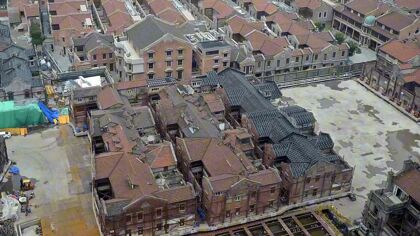Así movieron todo un barrio de Shangai de 8.270 toneladas sin usar grúas o camiones (con vídeo)