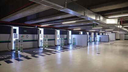 40 cargadores de entre 175 y 350 kW: así es el mayor punto de recarga de Madrid