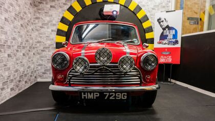 El simulador Mini Cooper de The Italian Job vendido por el precio de un coche usado