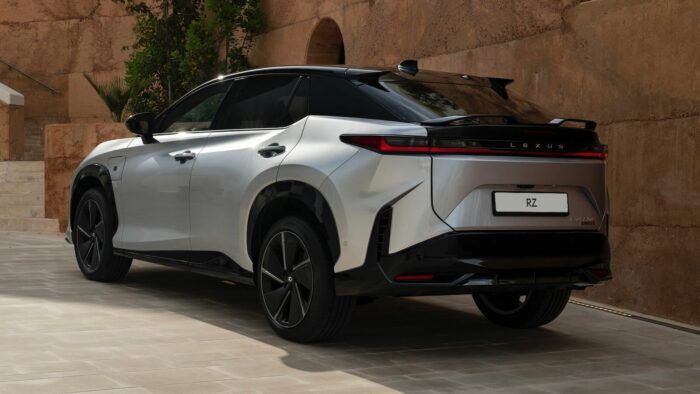 Lexus RZ 550e F Sport 5 700x394