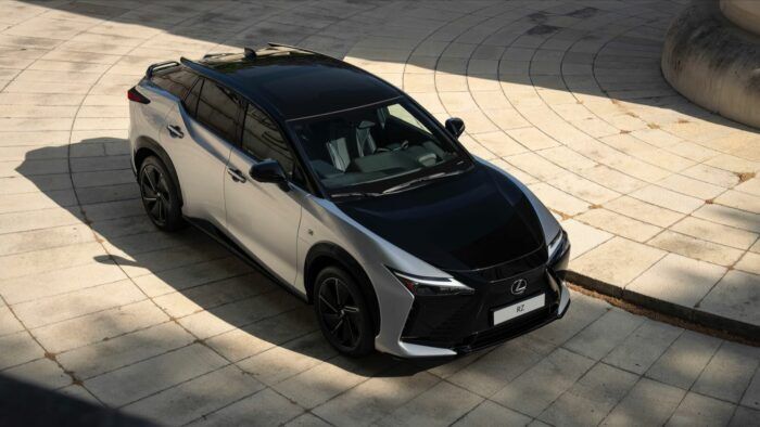 Lexus RZ 550e F Sport 7 700x394