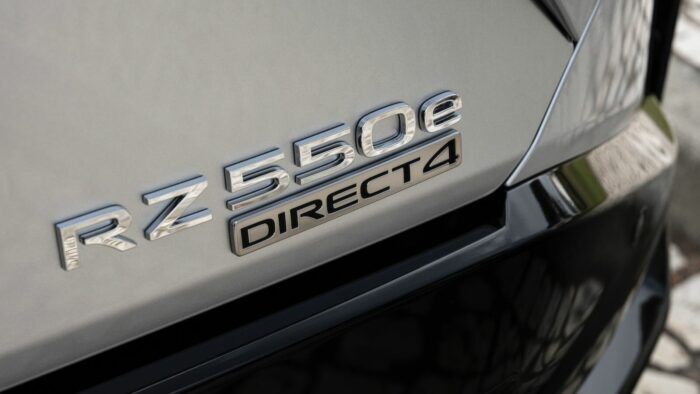 Lexus RZ 550e F Sport Detalle 1 700x394