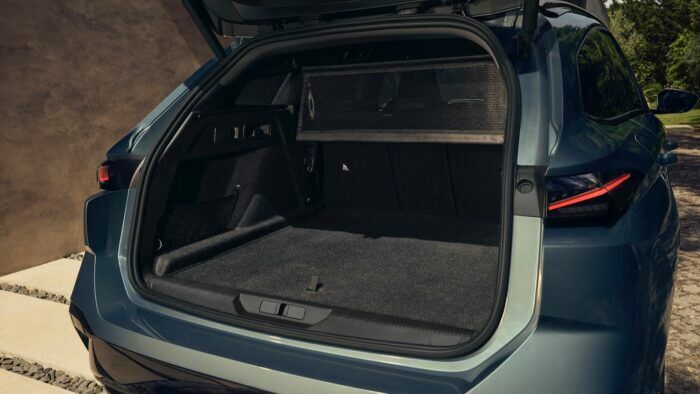 Peugeot E 308 SW 2026 Interior 1 700x394