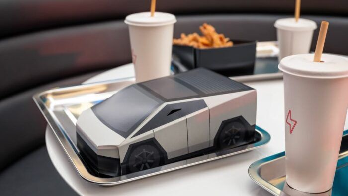 Tesla Diner Los Angeles 4 700x394