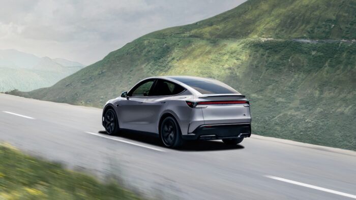 Tesla Model Y Performance 2025 12 700x394