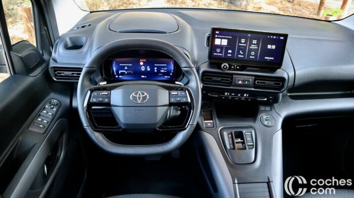 Toyota ProAce City Verso 2025 Prueba Interior 23 700x393