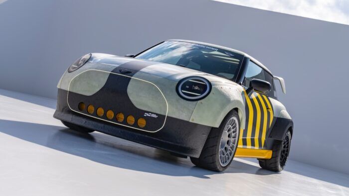 MINI JCW X Deux Ex Machina 40 700x394