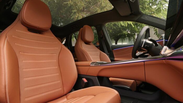 Mercedes GLC 400 4MATIC EQ AMG Line 2026 Interior 2 700x394