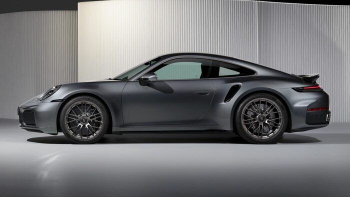 Porsche 911 Turbo S 2025 12 700x394