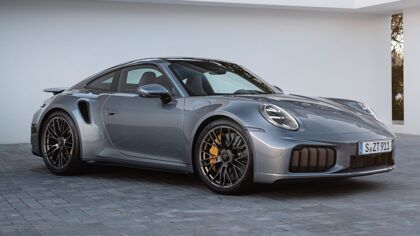 Andorra vuelve a sorprender con sus ventas de coches: el Porsche 911 en cabeza y Ferrari al acecho