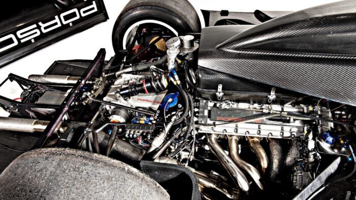 Porsche Carrera GT 27 700x394