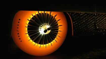 ¿Conocías los neumáticos luminosos de Goodyear? La brillante extravagancia de los años 50 que no caló