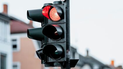 El semáforo: historia, funcionamiento, multas y curiosidades de la señal universal