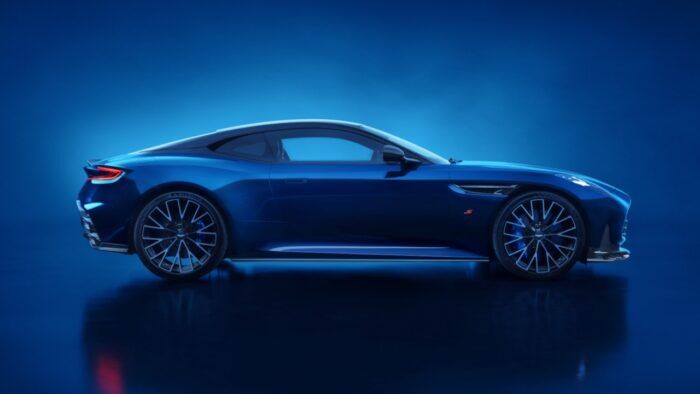 Aston Martin DB12 S 9 700x394