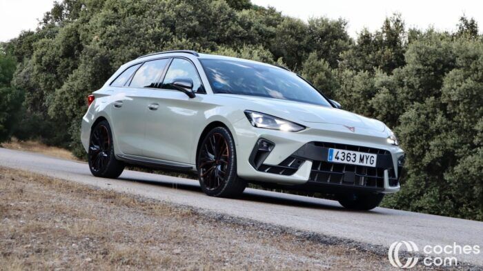 Cupra Leon Sportstourer EHybrid Prueba 13 700x393