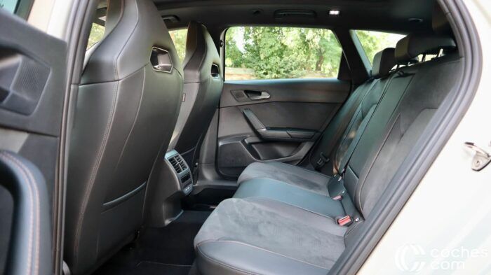 Cupra Leon Sportstourer EHybrid Prueba Interior 20 700x393