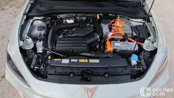 Cupra Leon Sportstourer EHybrid Prueba Motor 2 700x394