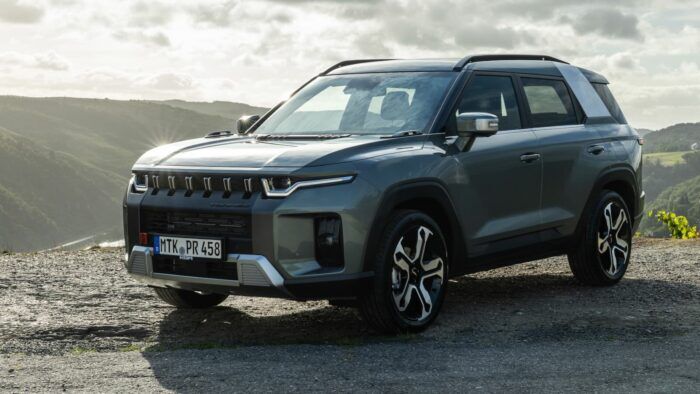 KGM Torres HEV 2025 9 700x394