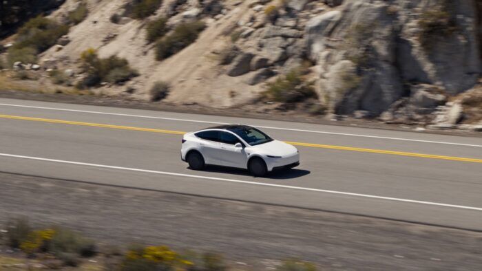 Tesla Model Y Standard 2 700x394