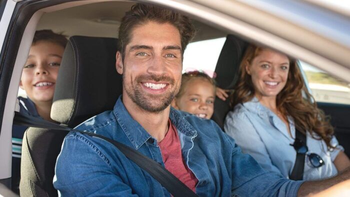 Familia Coche 2 700x394