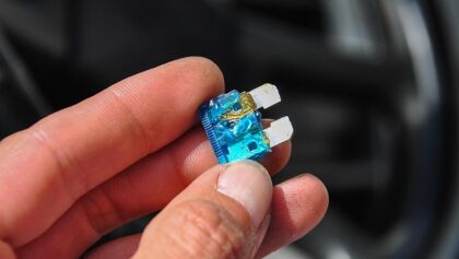 Fusibles del coche: qué son, cómo funcionan y cuándo cambiarlos