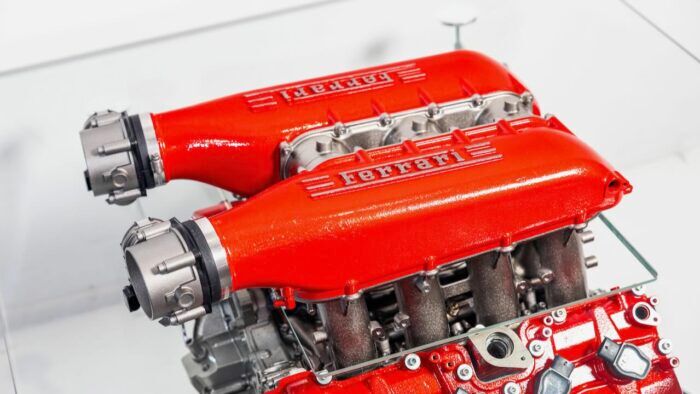 Mesa Ferrari V8 9 700x394