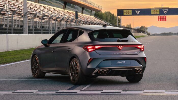 CUPRA Leon VZ TCR 4 700x394